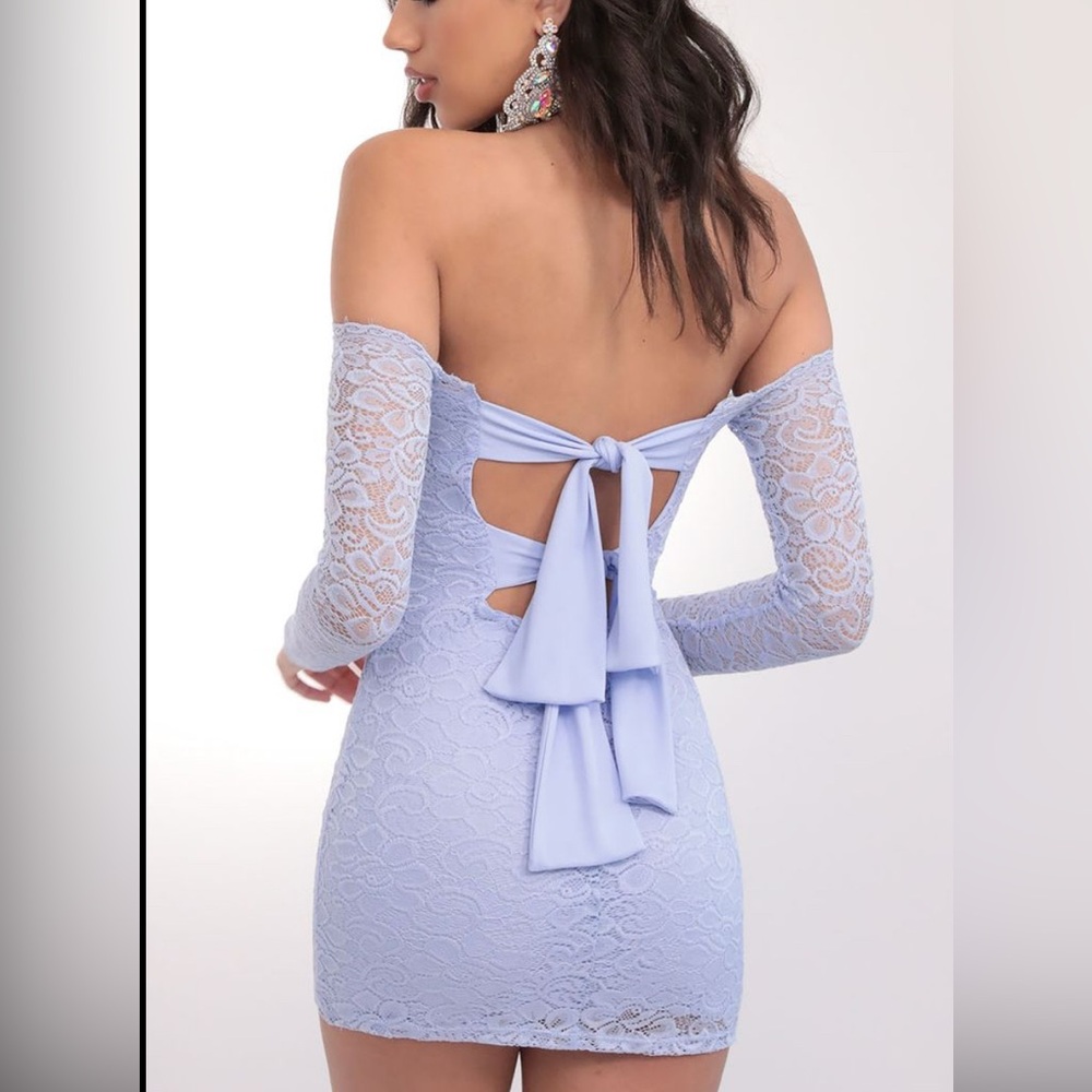 Lucy in the Sky Blue Violet Lace mini dress
Size XS
Made in Los Angeles